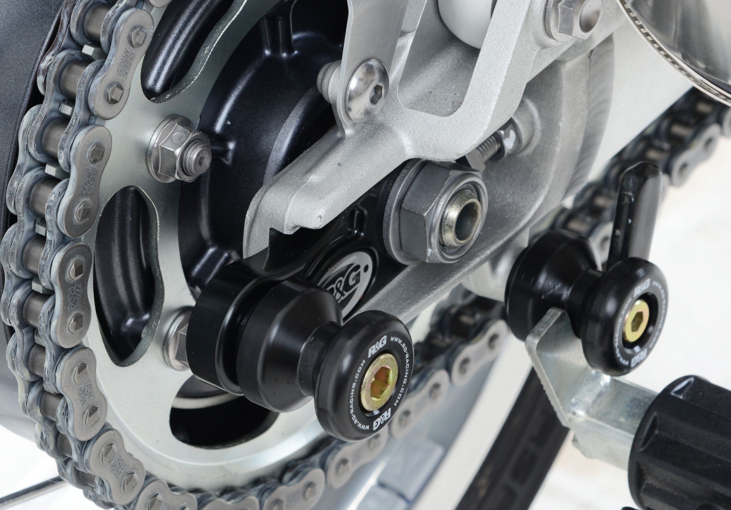 Pions de bras oscillant déportés R&G Street Twin, Thruxton 1200 / R