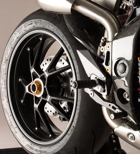 Garde boue AR LighTech carbone brillant Speed Triple 1050 / R (11-15)