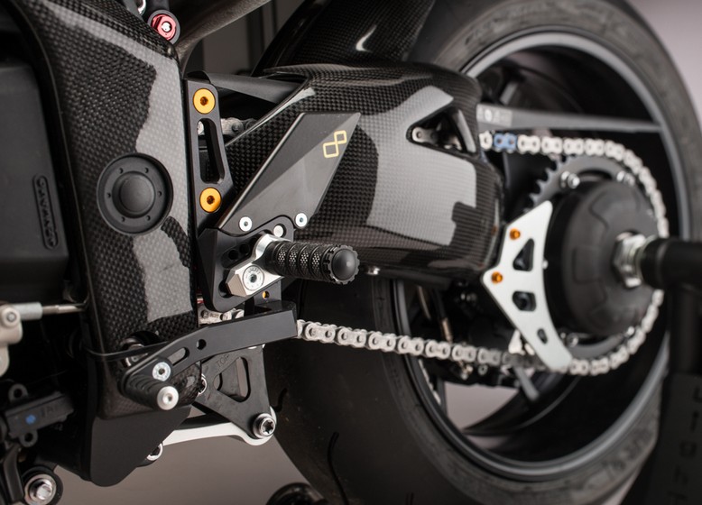 Couvre bras oscillant LighTech carbone brillant Speed Triple 1050 / R (11-15)