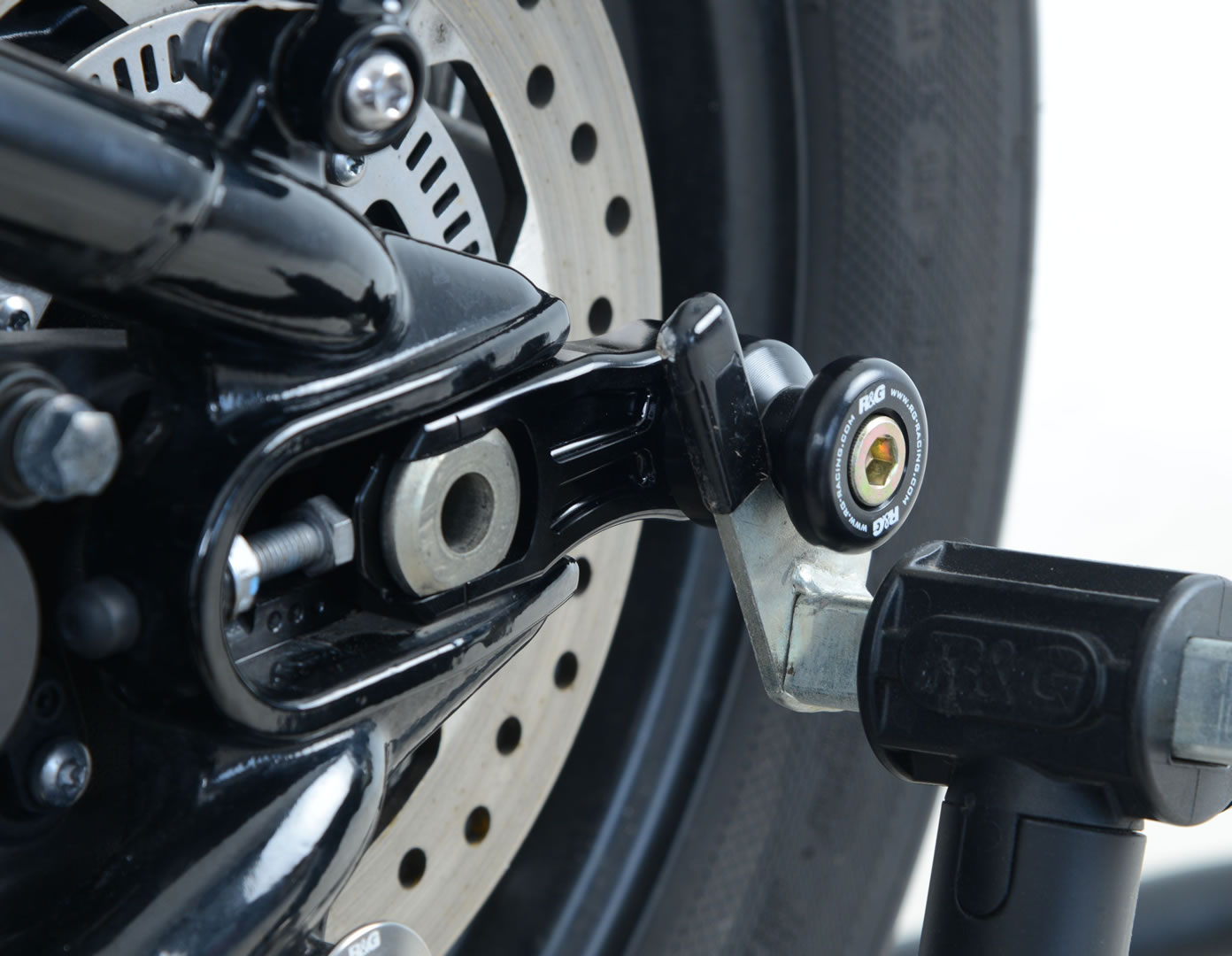 Pions de bras oscillant déportés R&G Bonneville 1200 Bobber, Street Cup