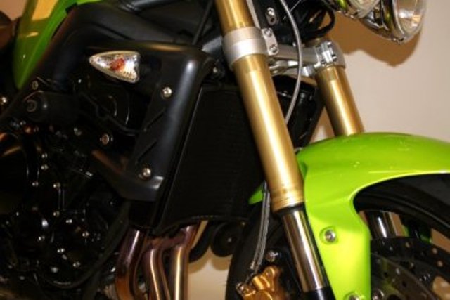 Protection de radiateur noire R&G Street Triple 675 / R (2007-2012)