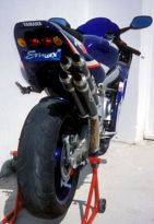 Passage de roue avec trous pour feux Ermax YZF-R6 (99-00)