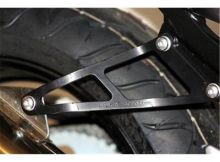 Patte de fixation de silencieux noire R&G CBR954RR (02-03)